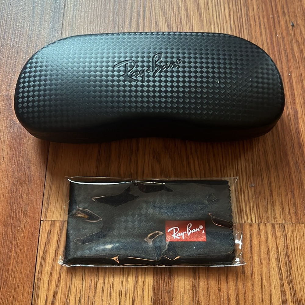 Ray-Ban Hard Case 😎 - Picture 2 of 2